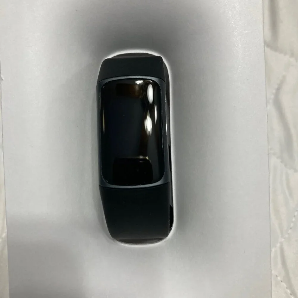 NWT * Fitbit Charge 5